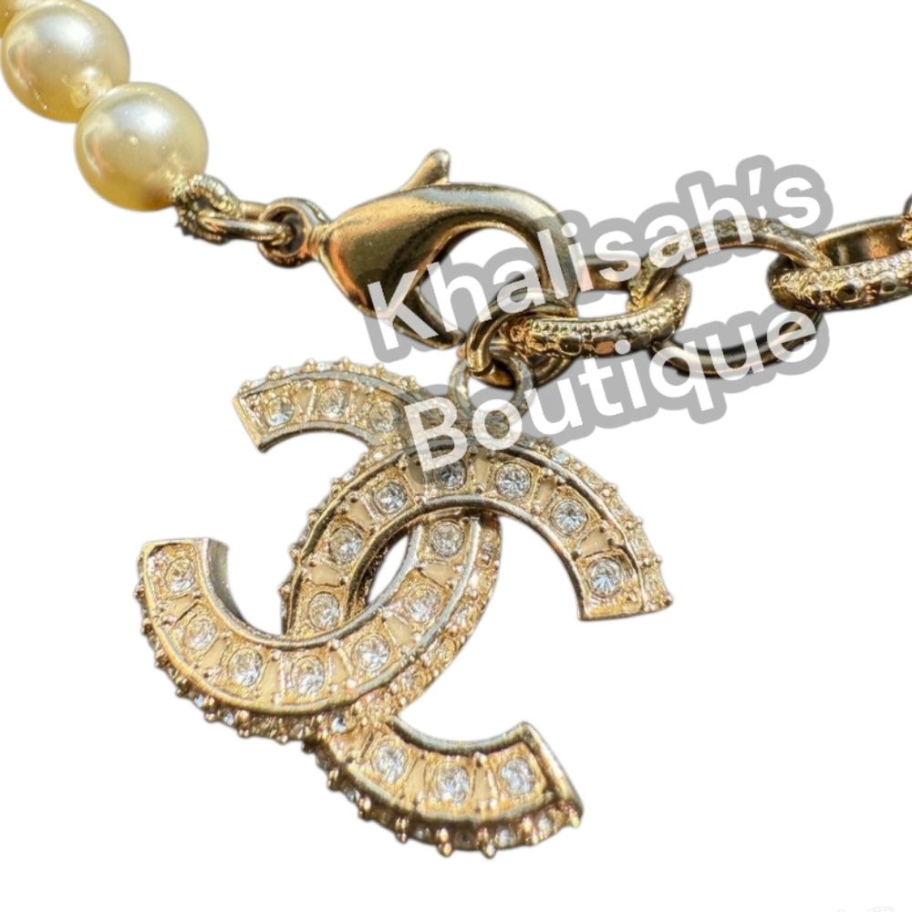 New!!! Authentic Chanel Cream Faux Pearl & Crystal CC Charm Gold HW Bracelet B20 - Picture 11 of 17